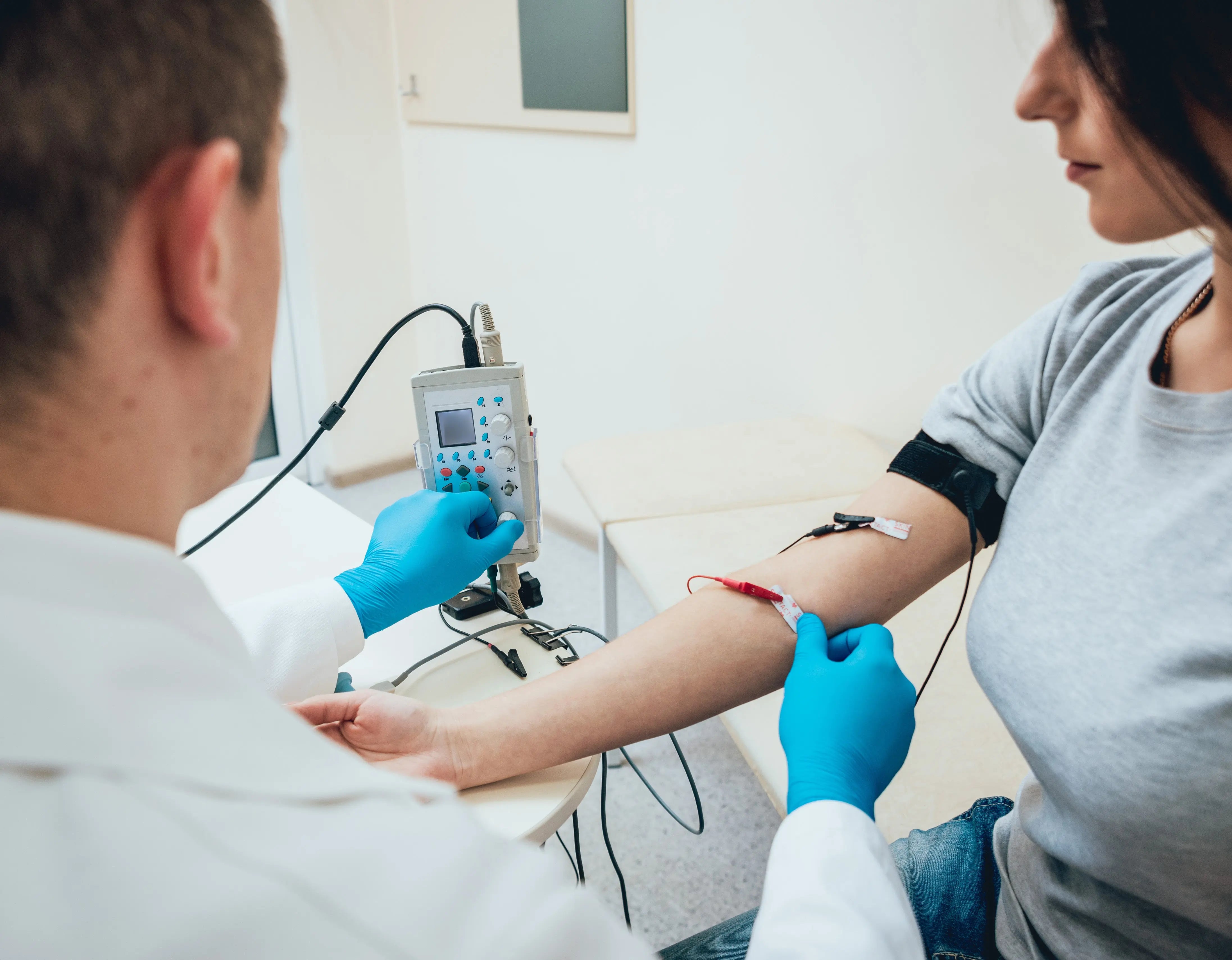 5-Must-Have-Features-in-your-EMG-System MFI Medical