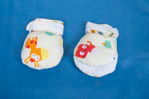 Medi-Tech International Corp Medi-Tech International Protective Mitts  Pediatric Mitts, Double Padded, Flap To View Finge