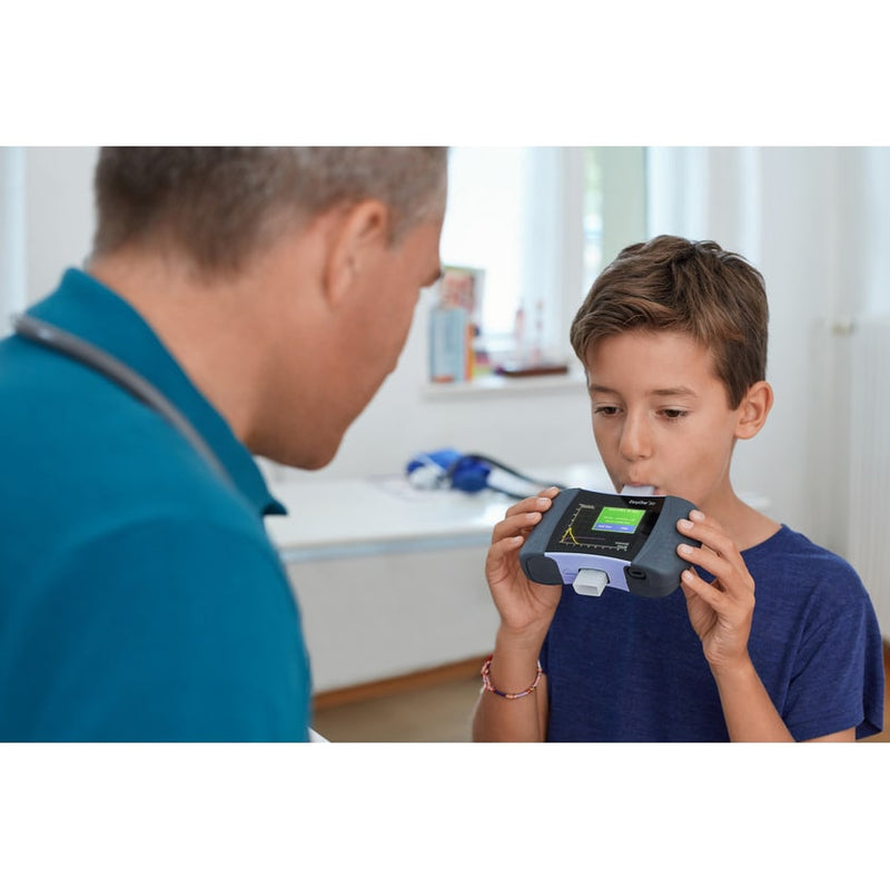 ndd Medical EasyOne Air Spirometer in use